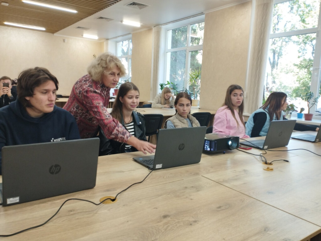 Тренінг з академічної доброчесності та екскурсія бібліотекою ПДМУ
