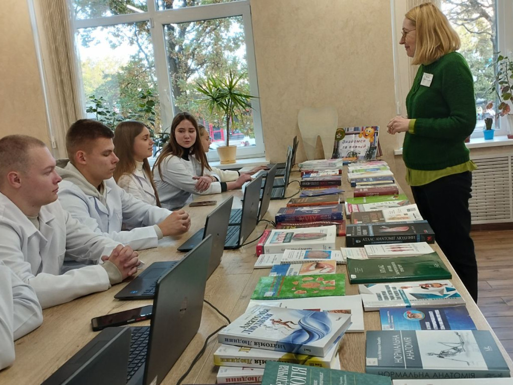 Знайомимо студентів із гарними книжками!