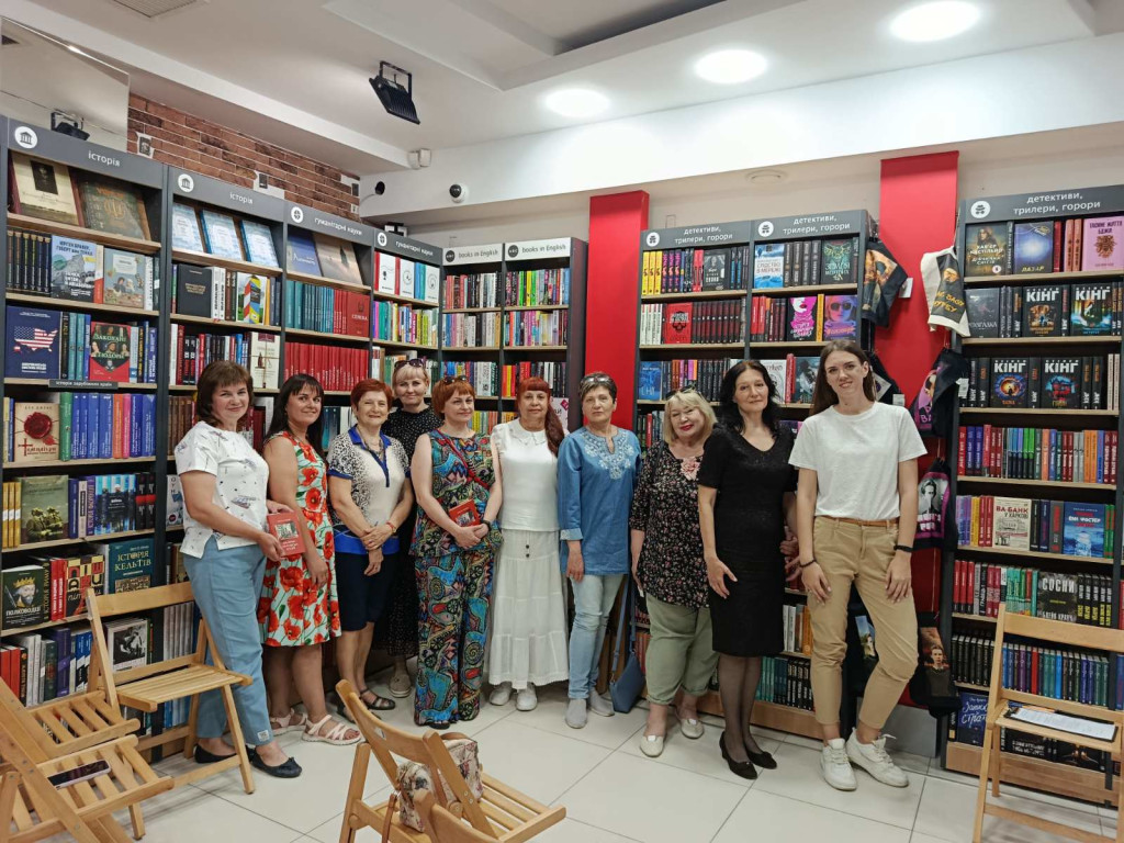«Маленька руда книжечка маленької рудої жінки»