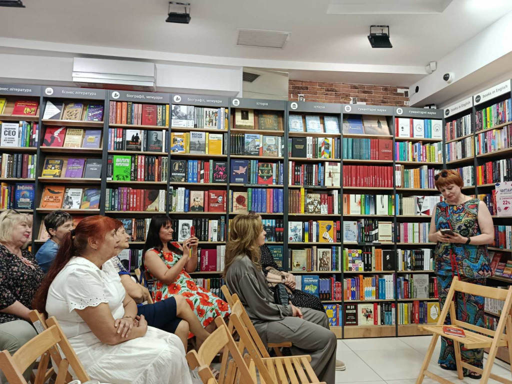 «Маленька руда книжечка маленької рудої жінки»