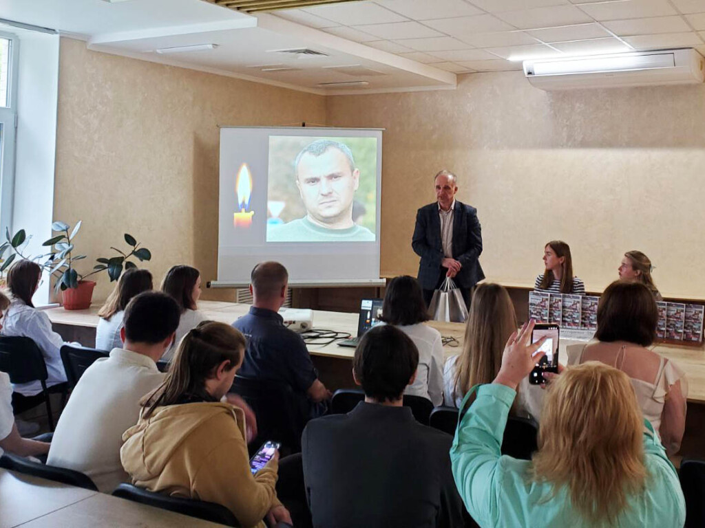 Примарна ясність: міфи і стереотипи навколо Донбасу і війни»