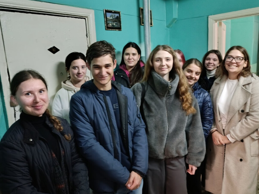 Студенти з книгами!