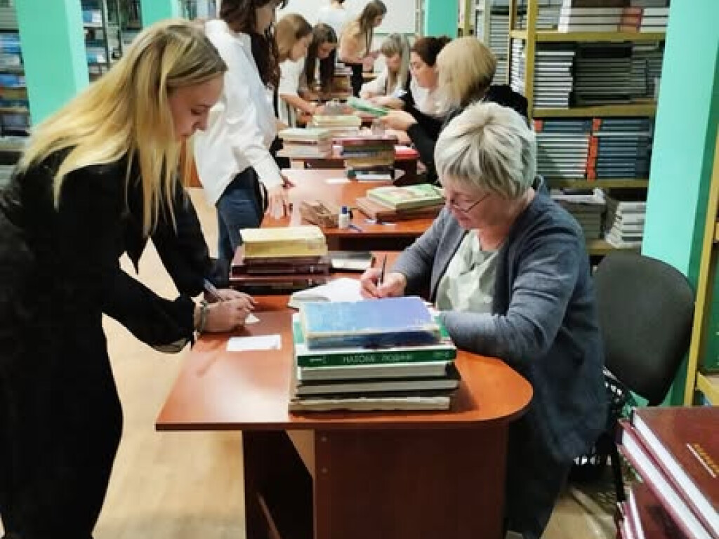 Видача підручників