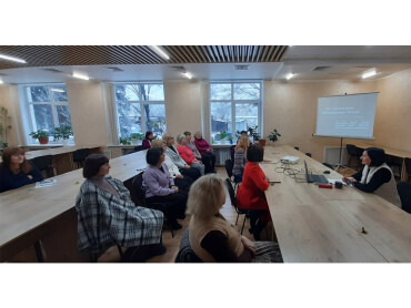 Між пам’ятниками Котляревському і Гоголю