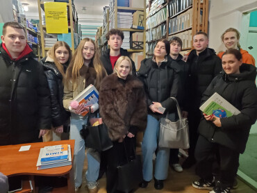 Масова видача підручників